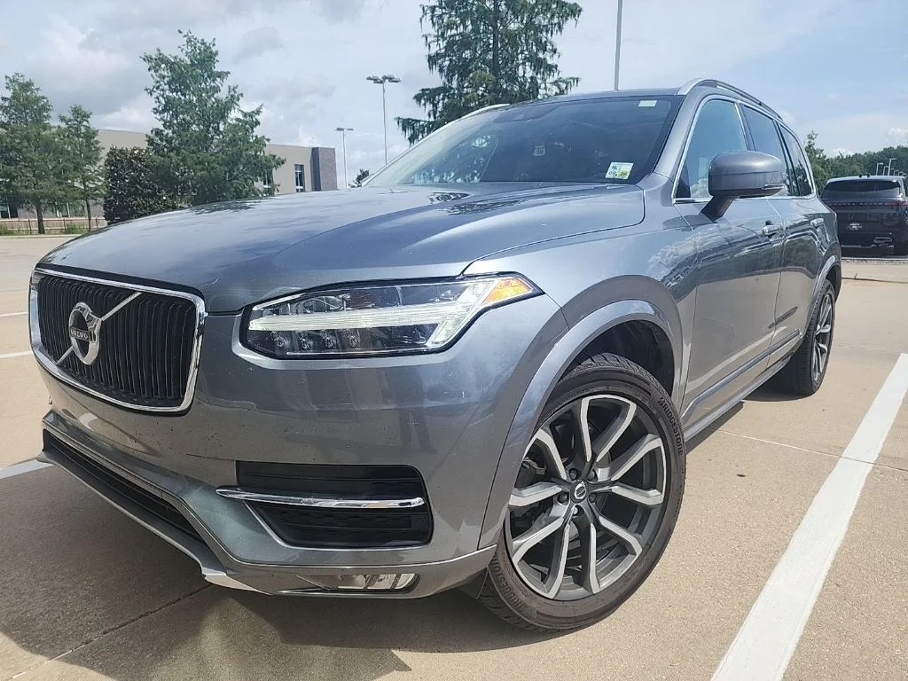 2019 Volvo XC90 T6 Momentum AWD's photo
