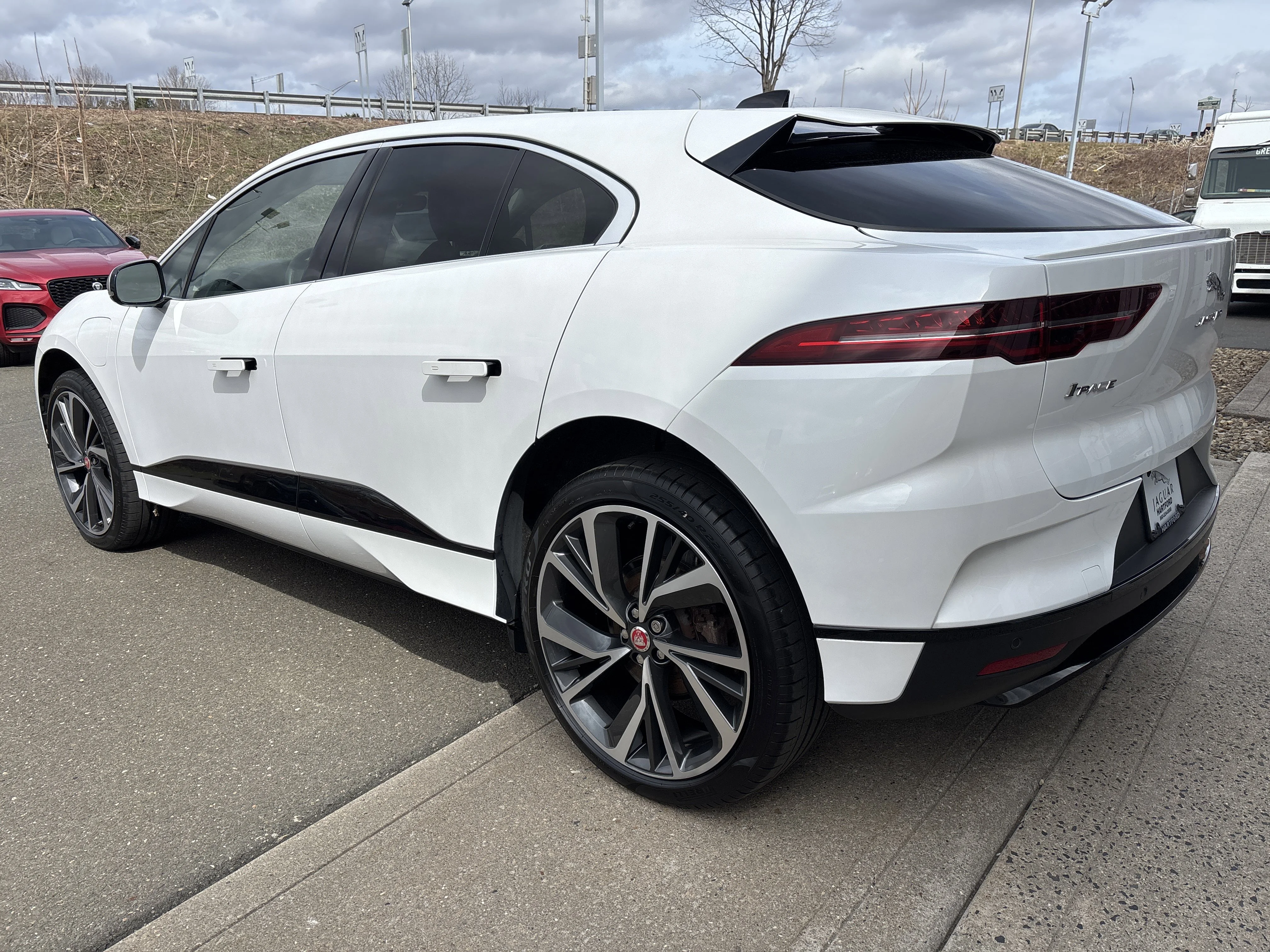Used 2023 Fuji White Jaguar HSE image 4