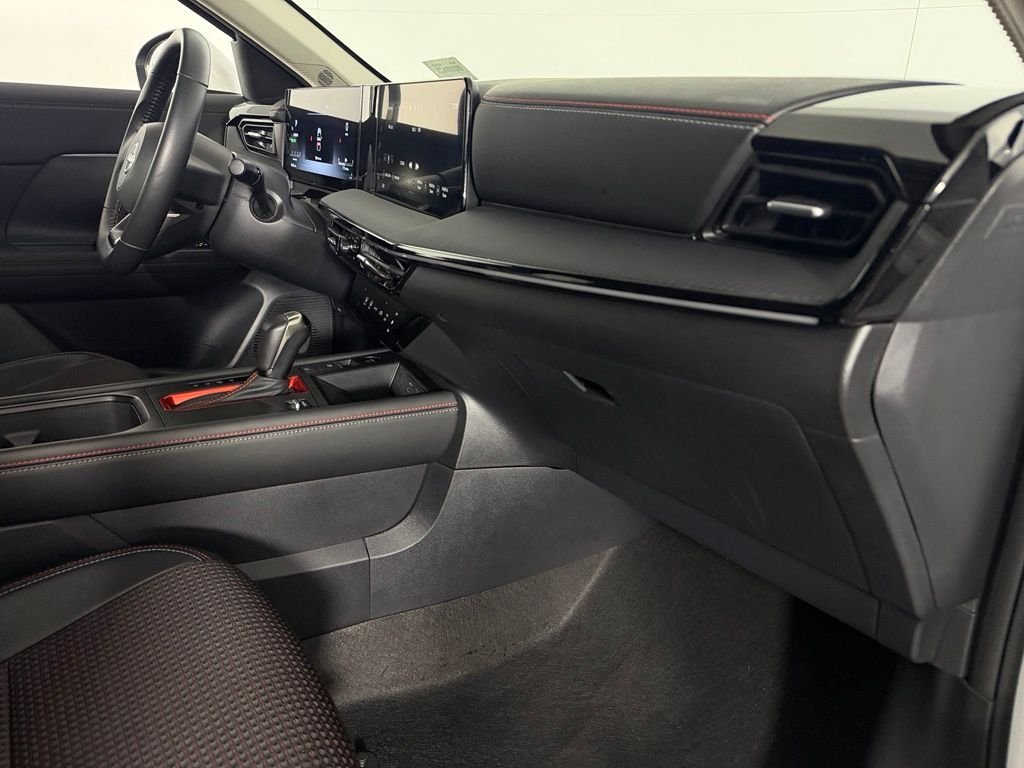 Used 2025 White Nissan SR image 29