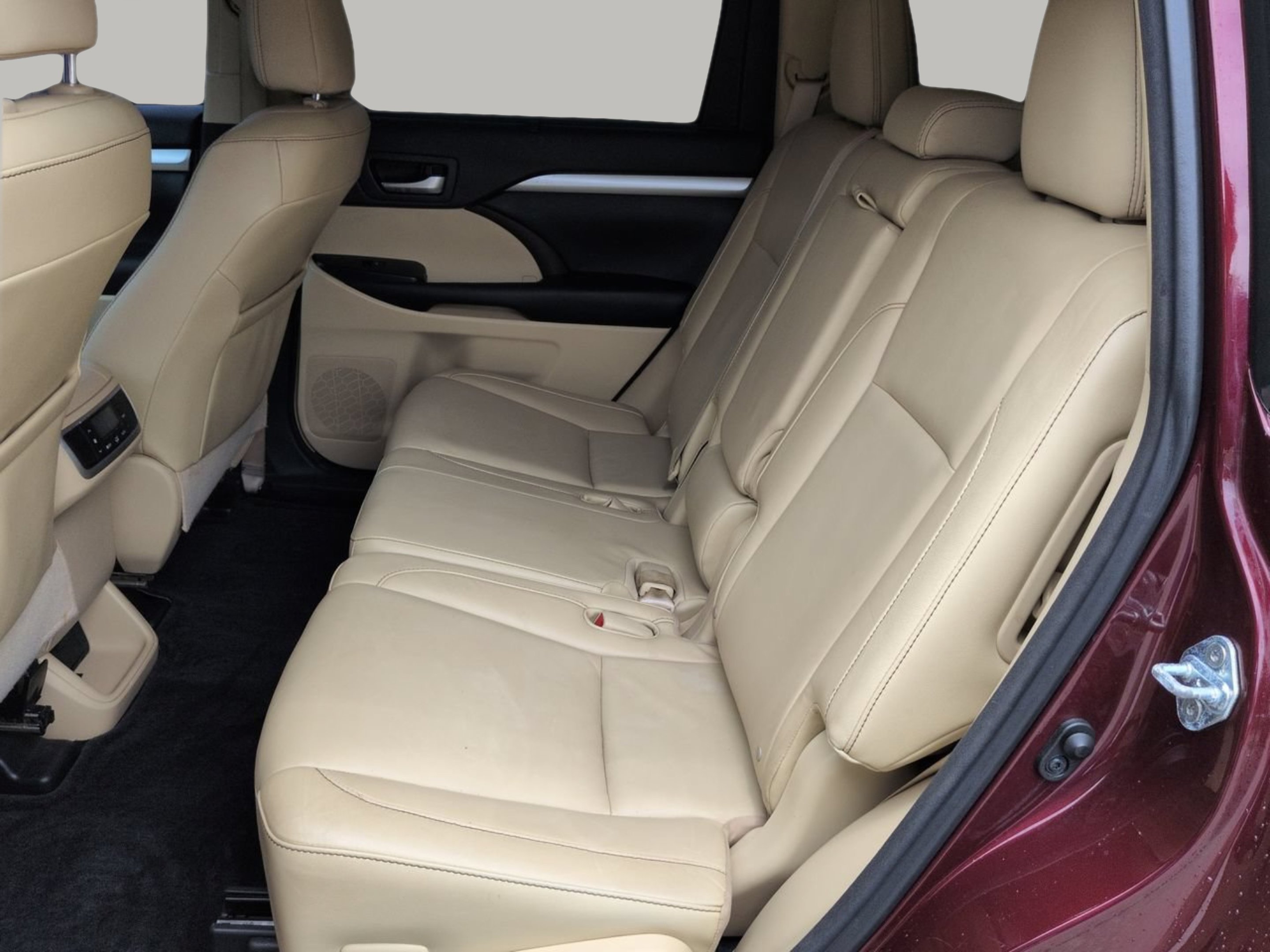 Used 2016 Ooh La La Rouge Mica Toyota XLE V6 image 18