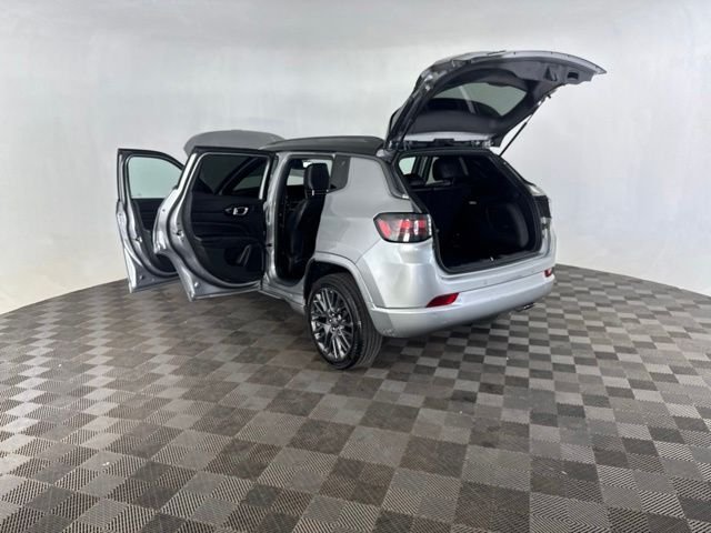 Used 2022 Silver Jeep Limited image 16