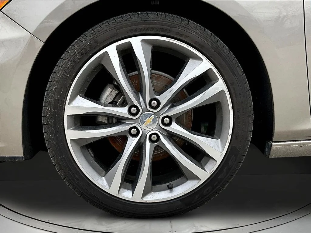 Used 2024 Gray Chevrolet LT image 37