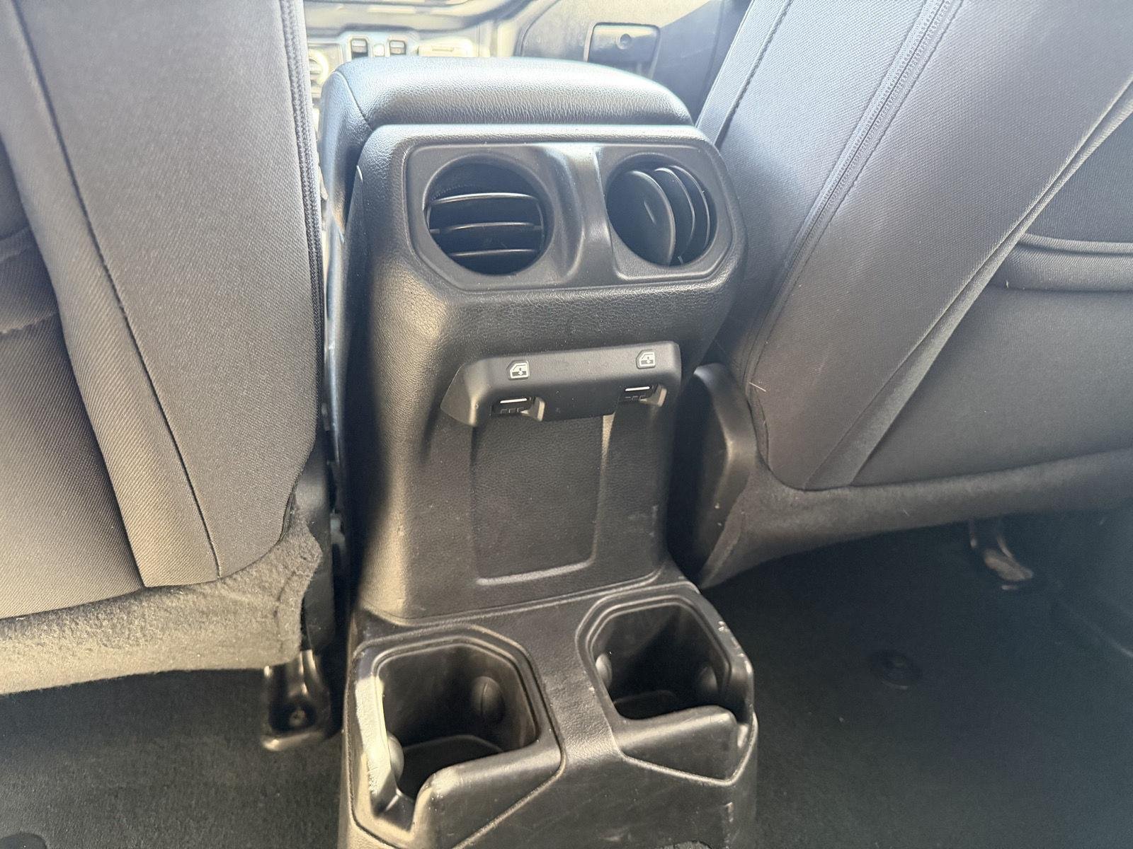 Used 2023 Earl Clearcoat Jeep Sport S image 9
