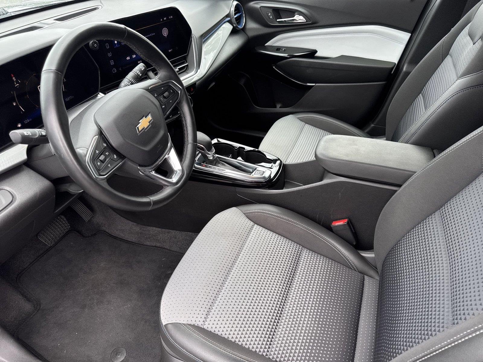 Used 2025 Sterling Gray Metallic Chevrolet LT image 9