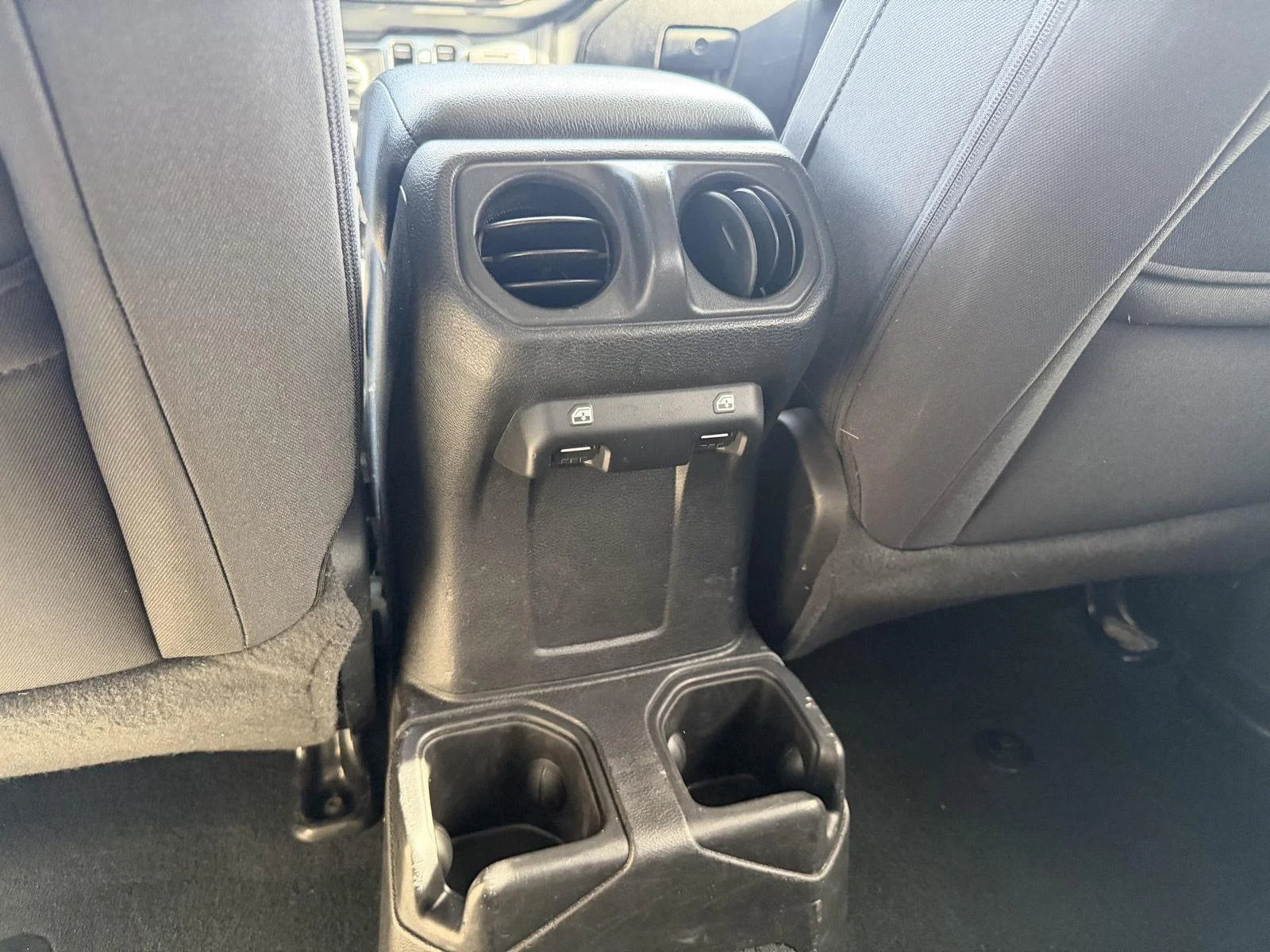 Used 2023 Earl Clearcoat Jeep Sport S image 9