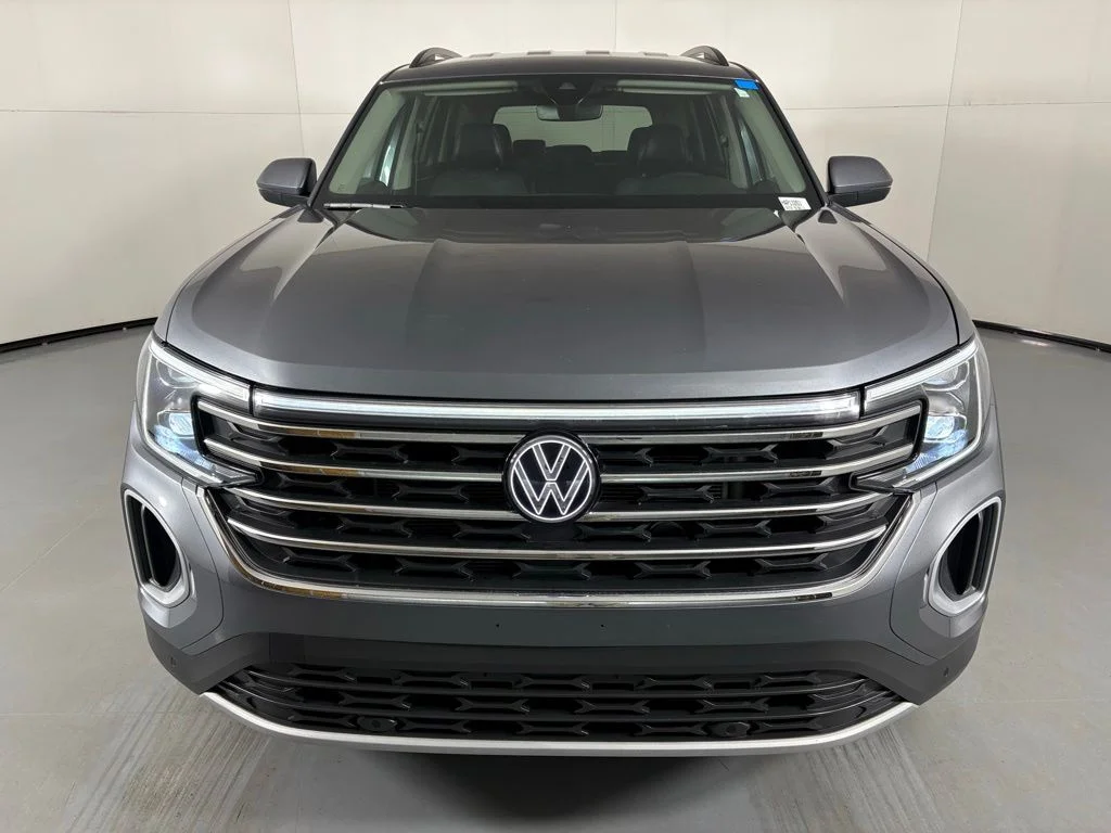 Used 2024 Gray Volkswagen 2.0T SE w/Technology image 3