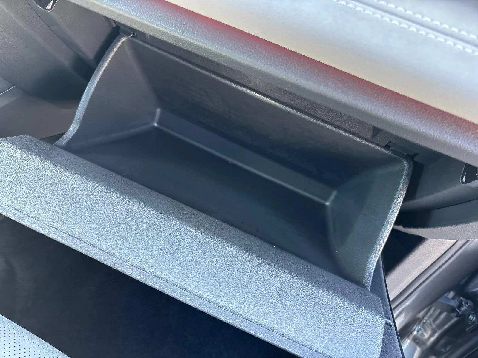 New 2026 Platinum Gray Metallic Volkswagen SE image 38