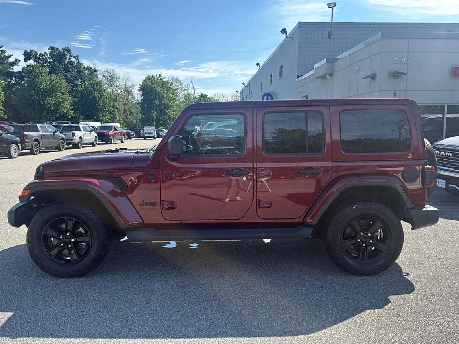Used 2021 Snazzberry Pearlcoat Jeep Sahara Altitude 4x4 image 8