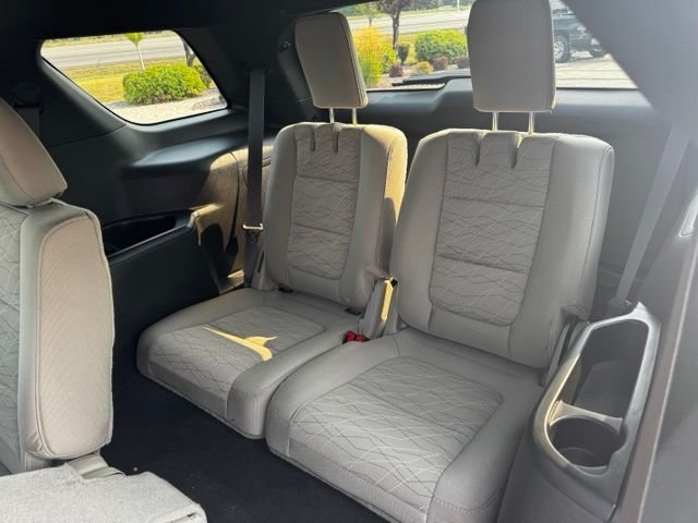 Used 2015 Silver Ford Base image 9