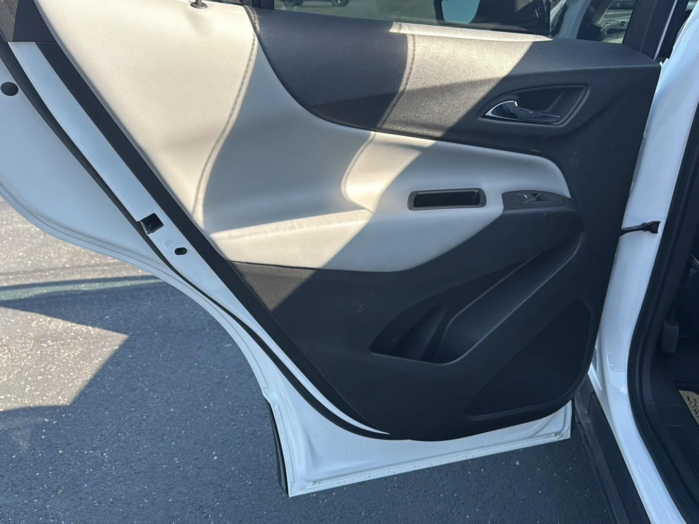 Used 2024 Summit White Chevrolet LS image 21