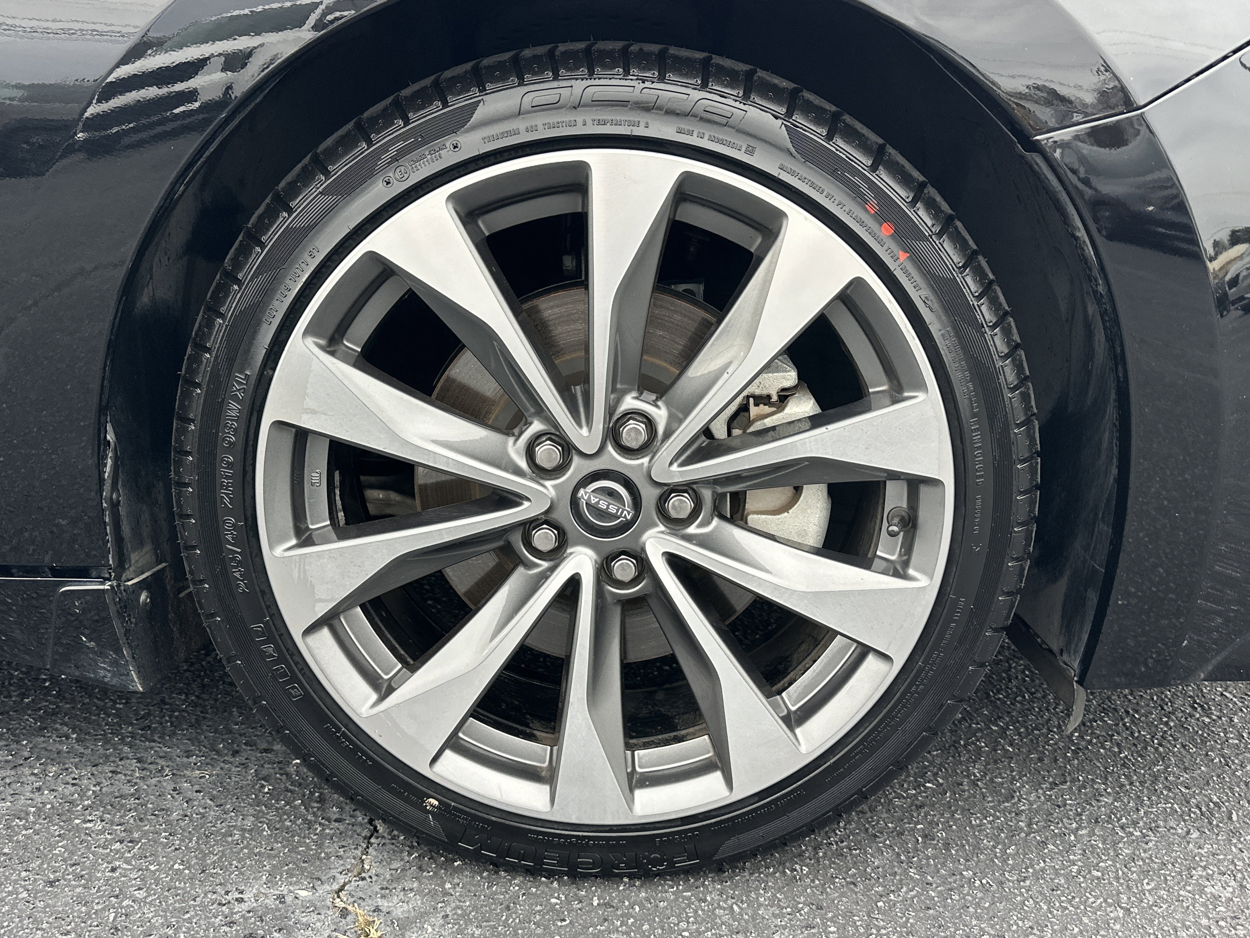 Used 2023 Super Black Nissan Platinum image 13