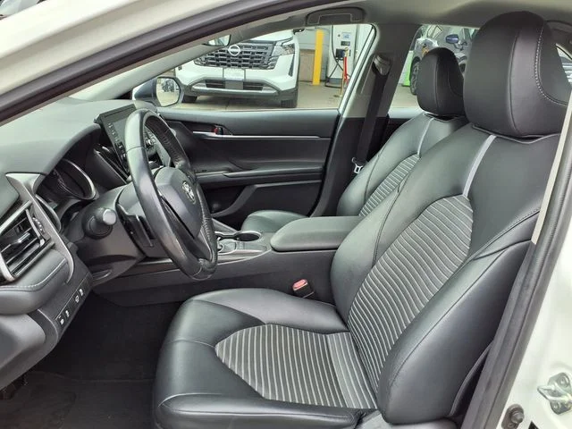 Used 2022 White Toyota SE image 16