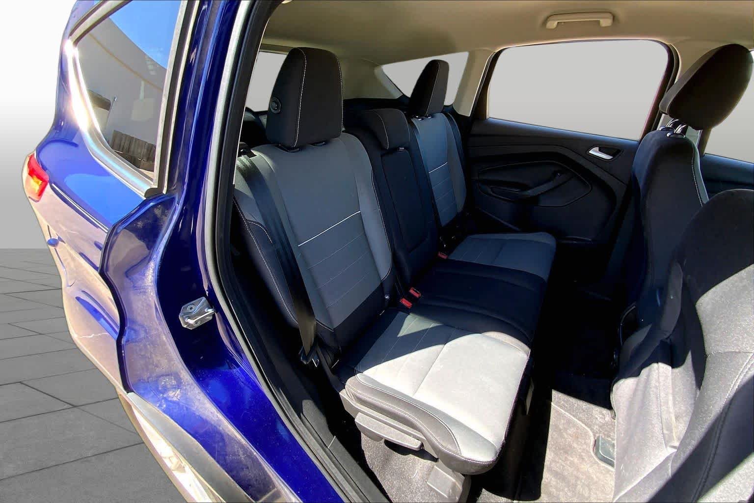 Used 2015 Blue Ford SE image 19