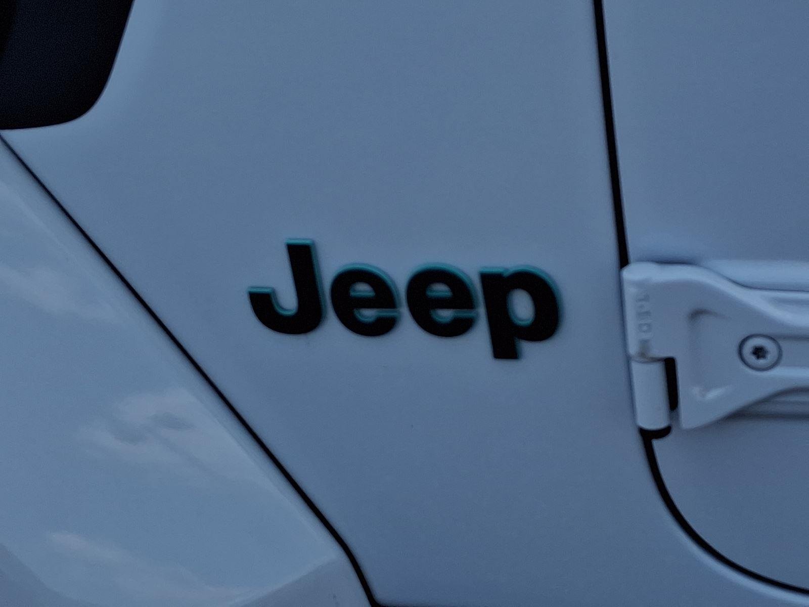 Used 2021 Bright White Clearcoat Jeep Unlimited Sahara image 31