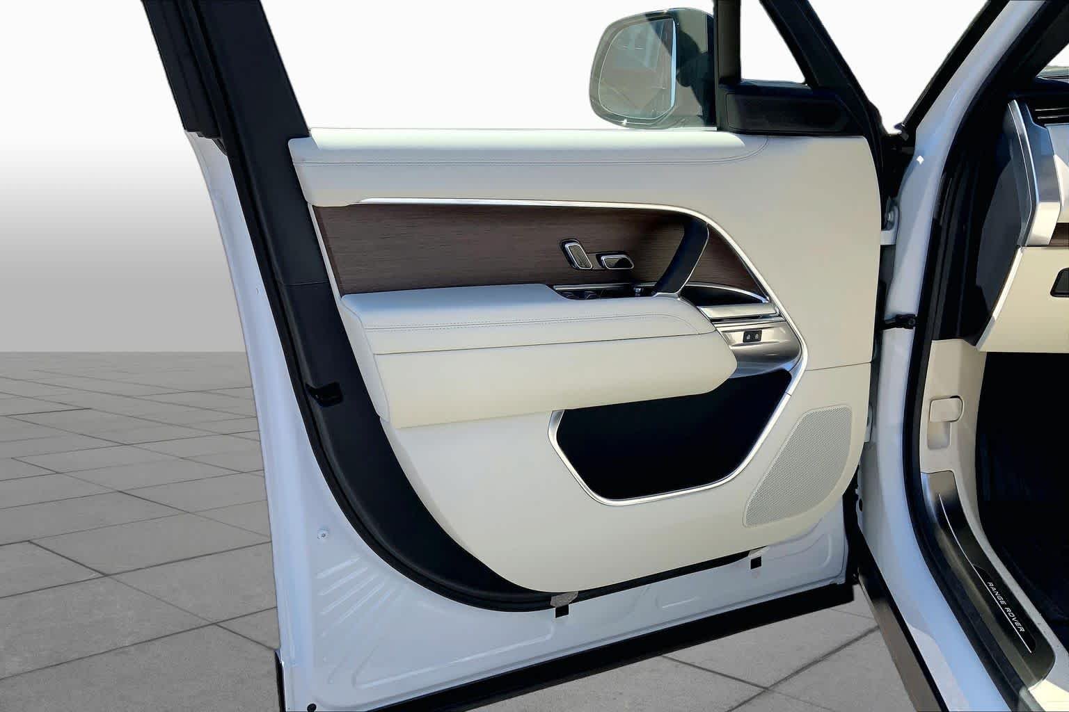 New 2026 Fuji White Land Rover SE image 10