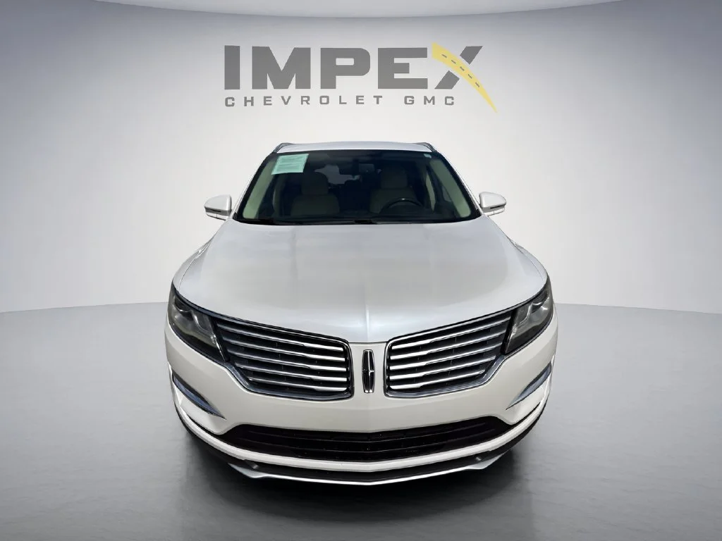 Used 2015 White Lincoln Base image 8