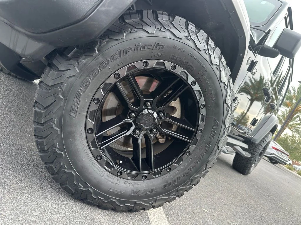 Used 2023 Black Jeep Sport S image 2