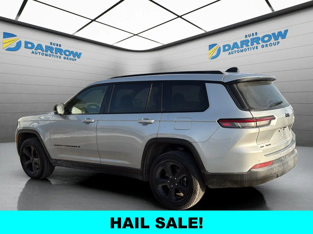 Used 2023 Silver Jeep Altitude image 3