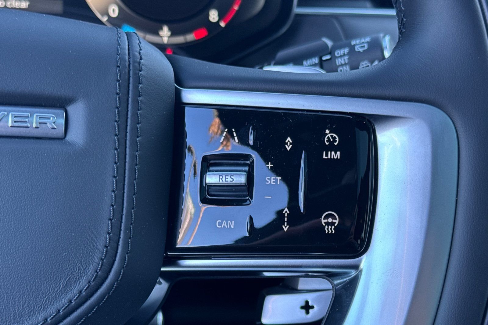 New 2026 Santorini Black Land Rover SE image 29