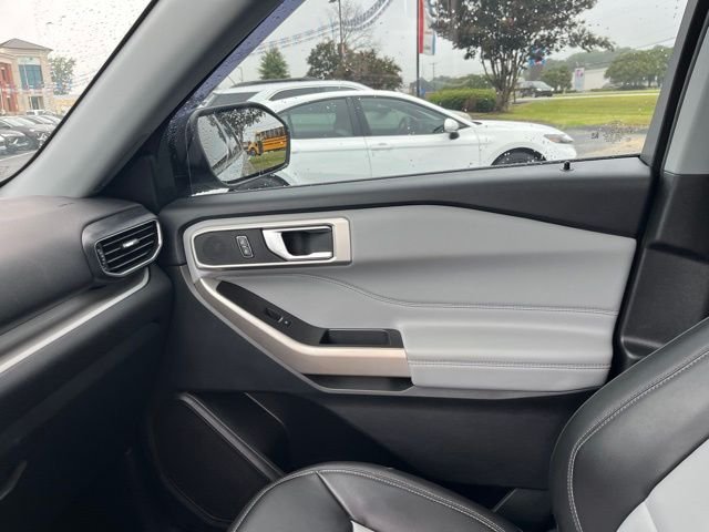 Used 2023 Silver Ford XLT image 29