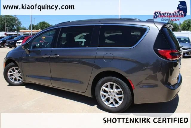 Used 2022 Granite Chrysler Touring L image 3