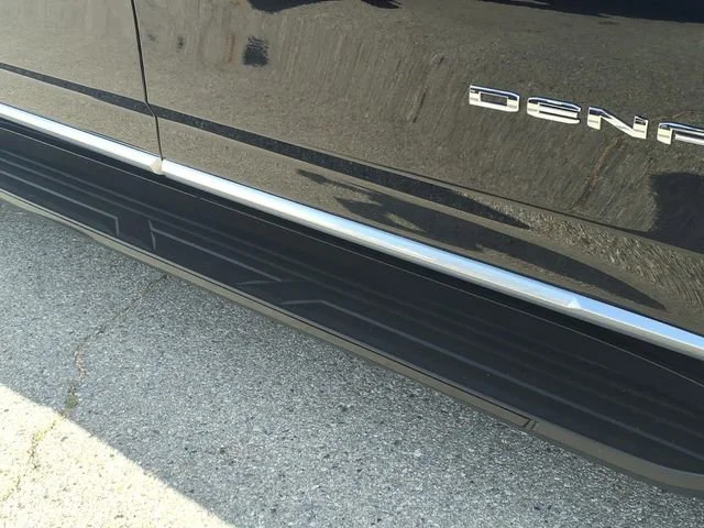 Used 2025 Onyx Black GMC Denali image 4