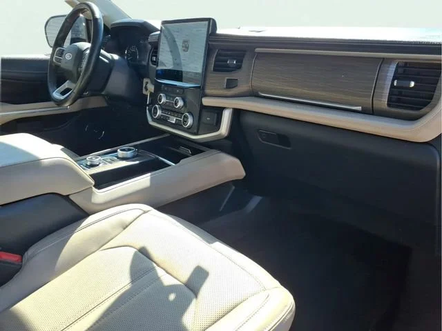 Used 2024  Ford Limited image 28