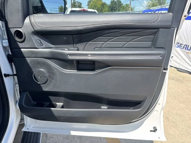 Used 2023 White Ford Platinum image 28