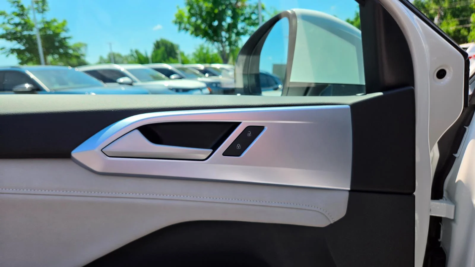 New 2026 Pure White Volkswagen SE image 20