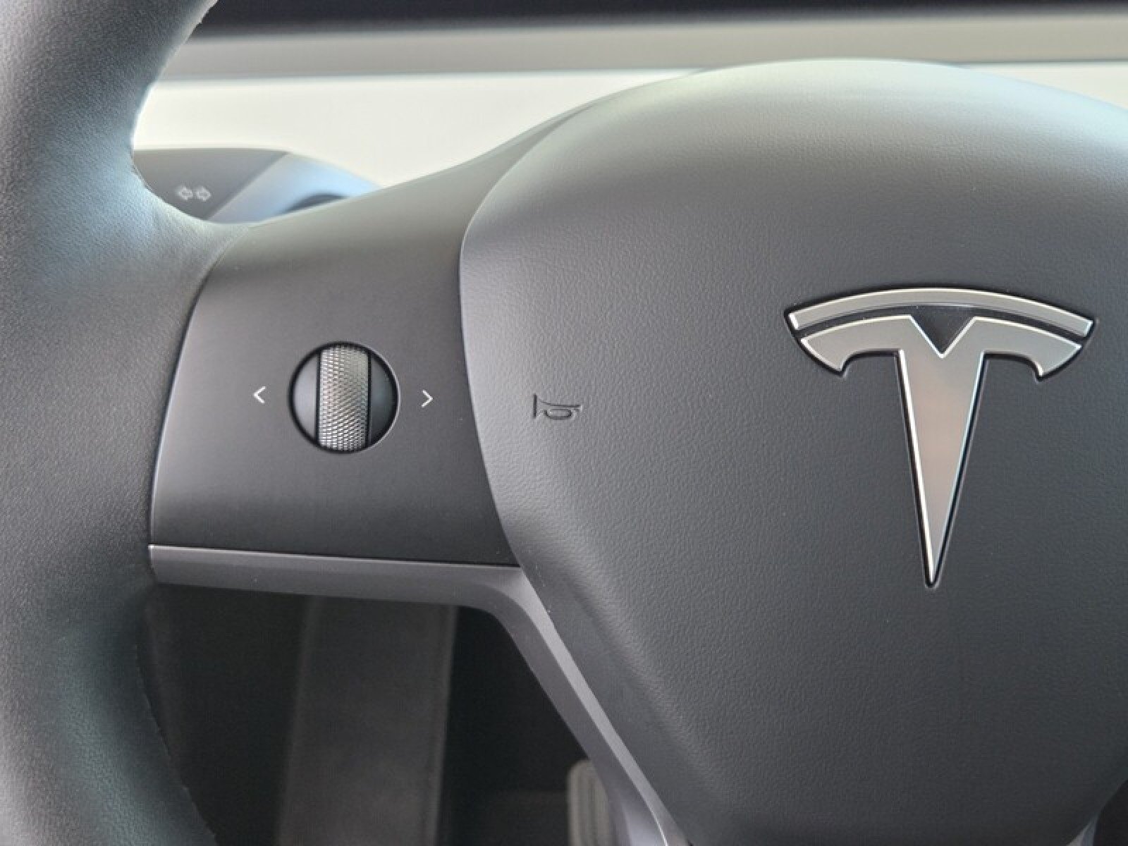 Used 2025 RED Tesla Long Range image 26