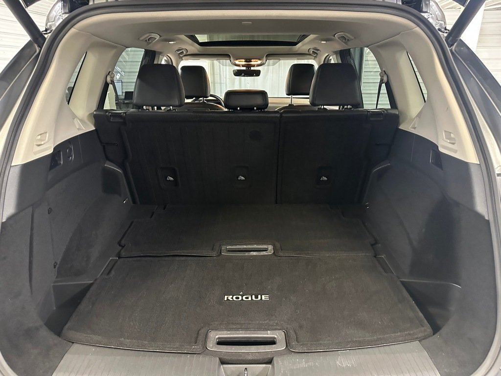 Used 2022 Gun Metallic Nissan Platinum image 25