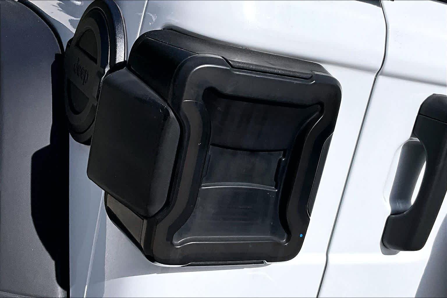 Used 2022 Bright White Clearcoat Jeep Sport image 28