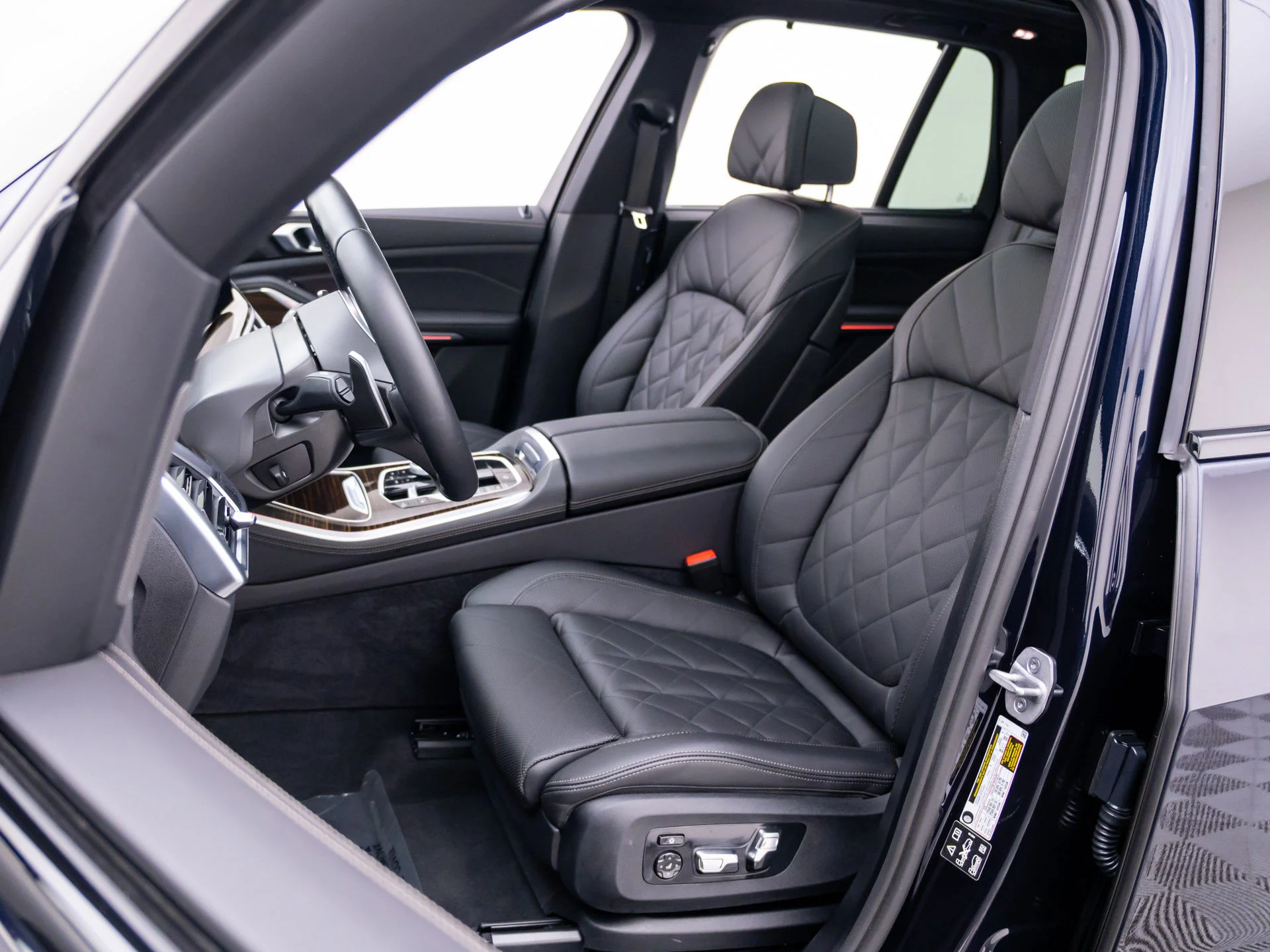 Used 2026 Black BMW xDrive40i image 15
