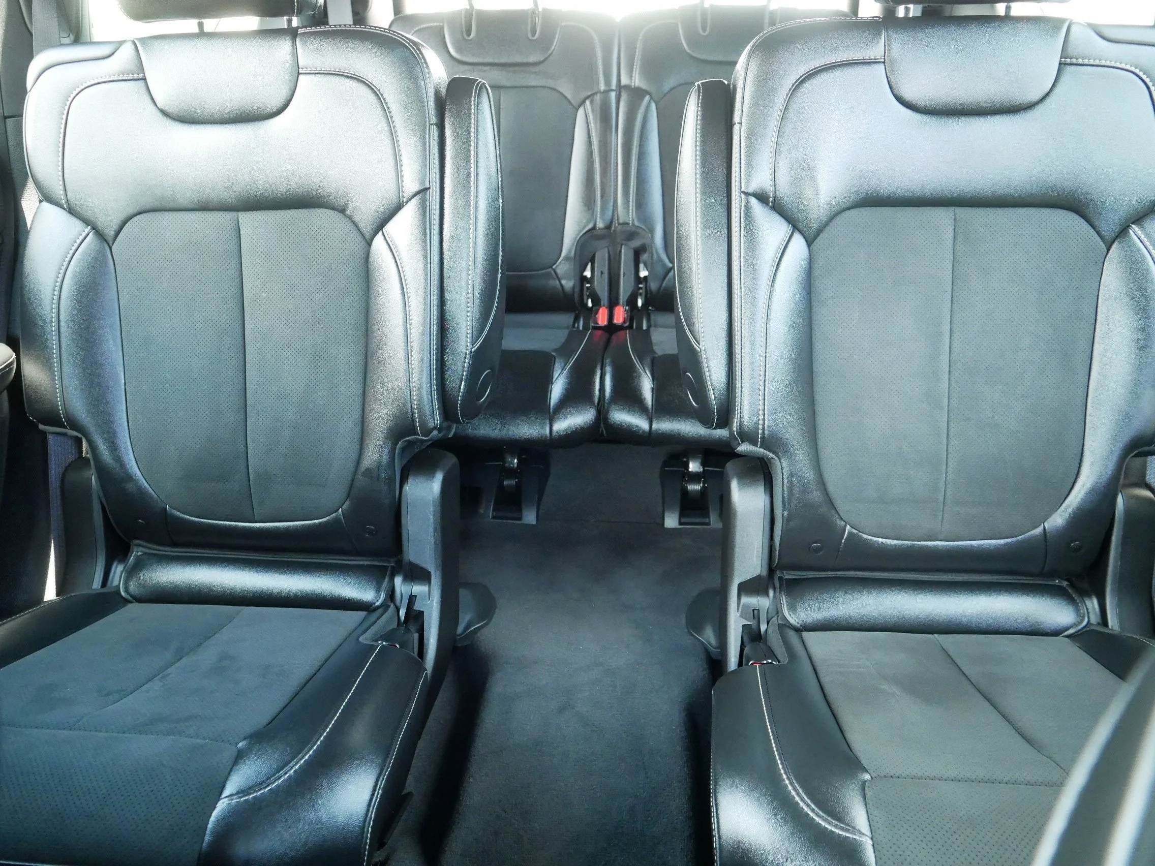 Used 2024 Velvet Red Pearlcoat Jeep Altitude X image 13