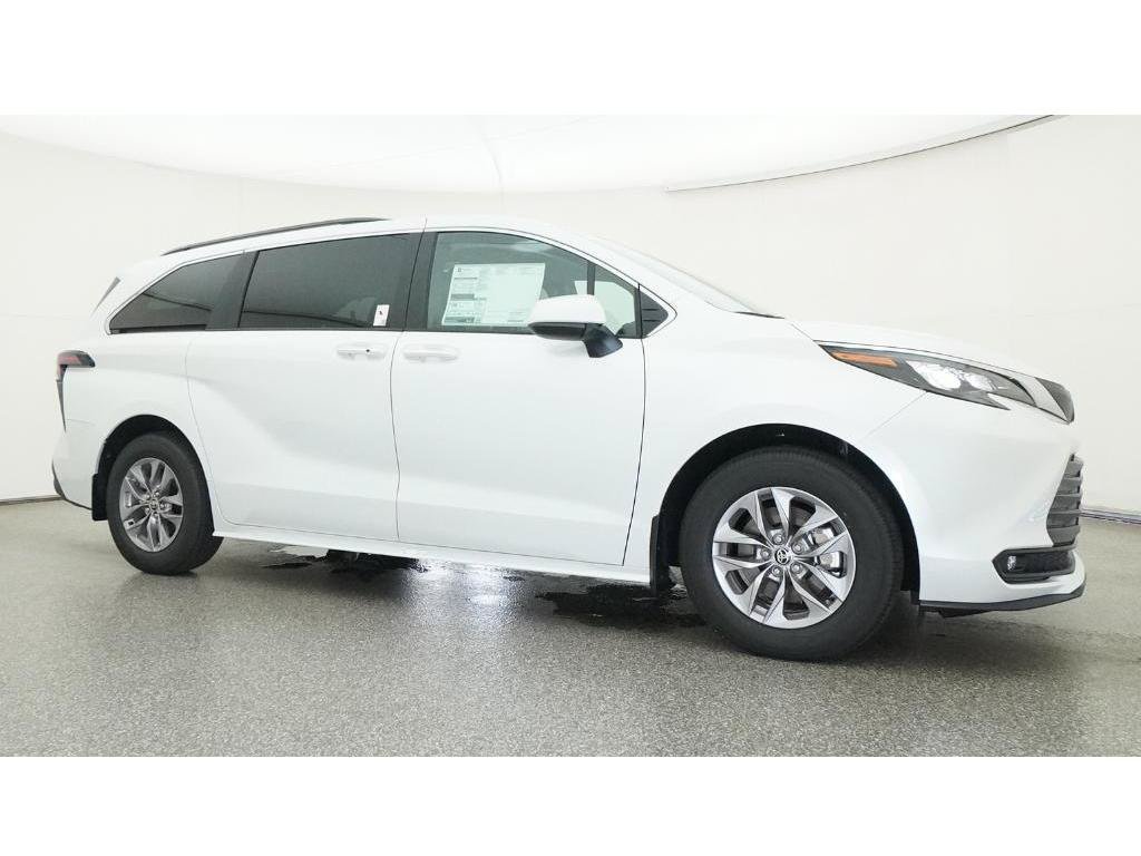 New 2026 Wind Chill Pearl Toyota XLE image 28