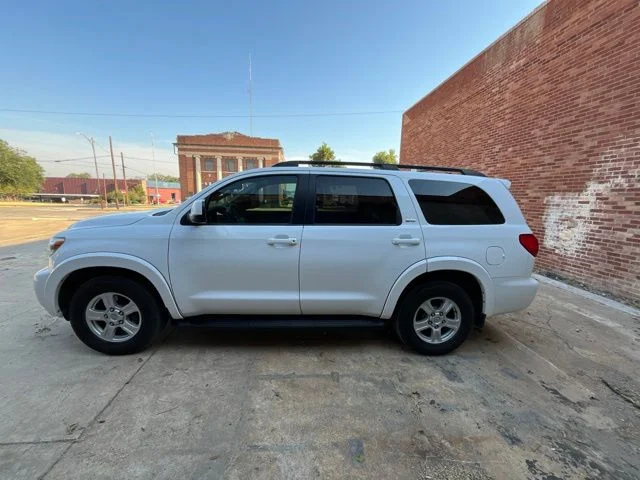 Used 2016 Super White Toyota SR5 image 4