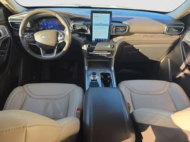 Used 2020 White Metallic Ford Platinum image 10