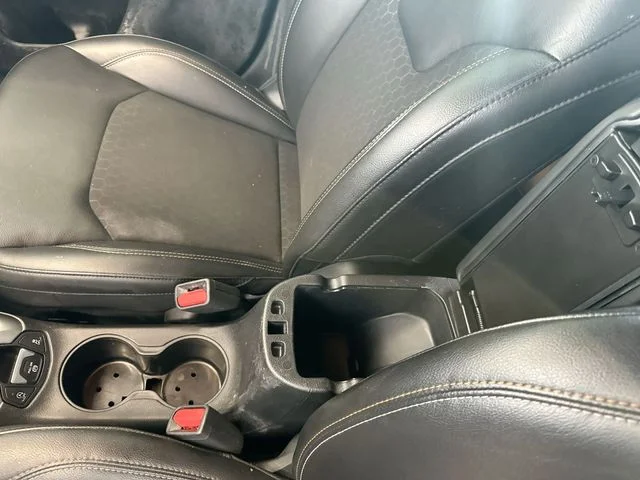 Used 2018 Silver Jeep Latitude image 22