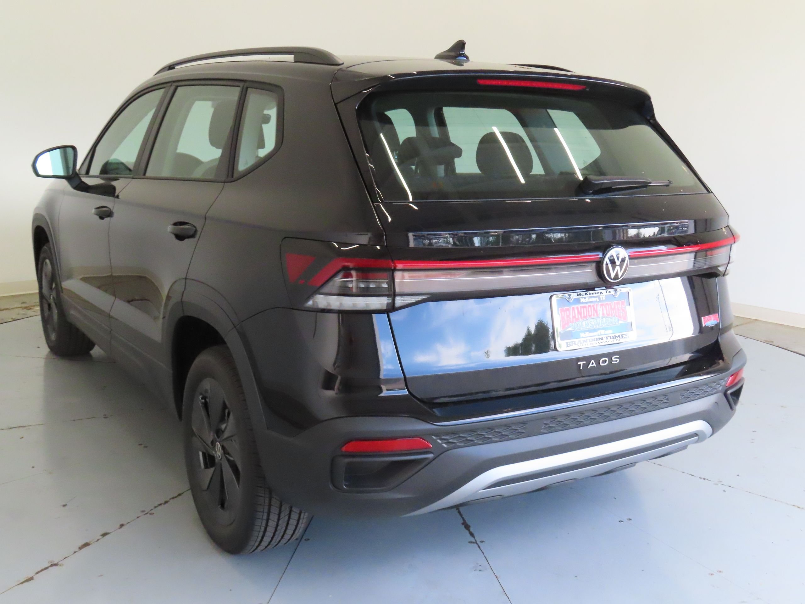 New 2026 Black Volkswagen 1.5T S image 3