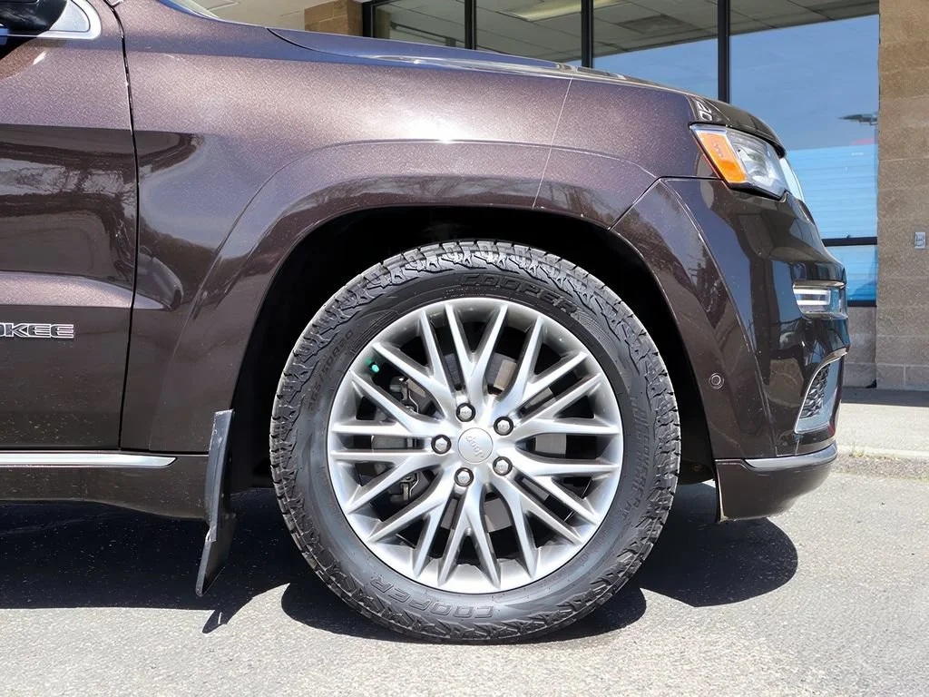 Used 2017 Luxury Brown Pearl Jeep Summit image 29