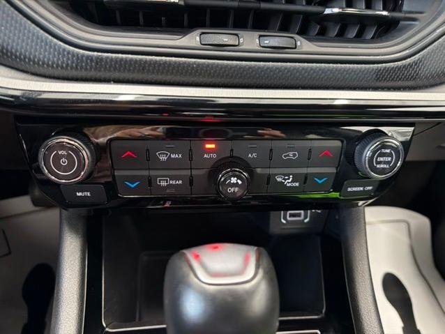 Used 2025 Red Jeep  image 18