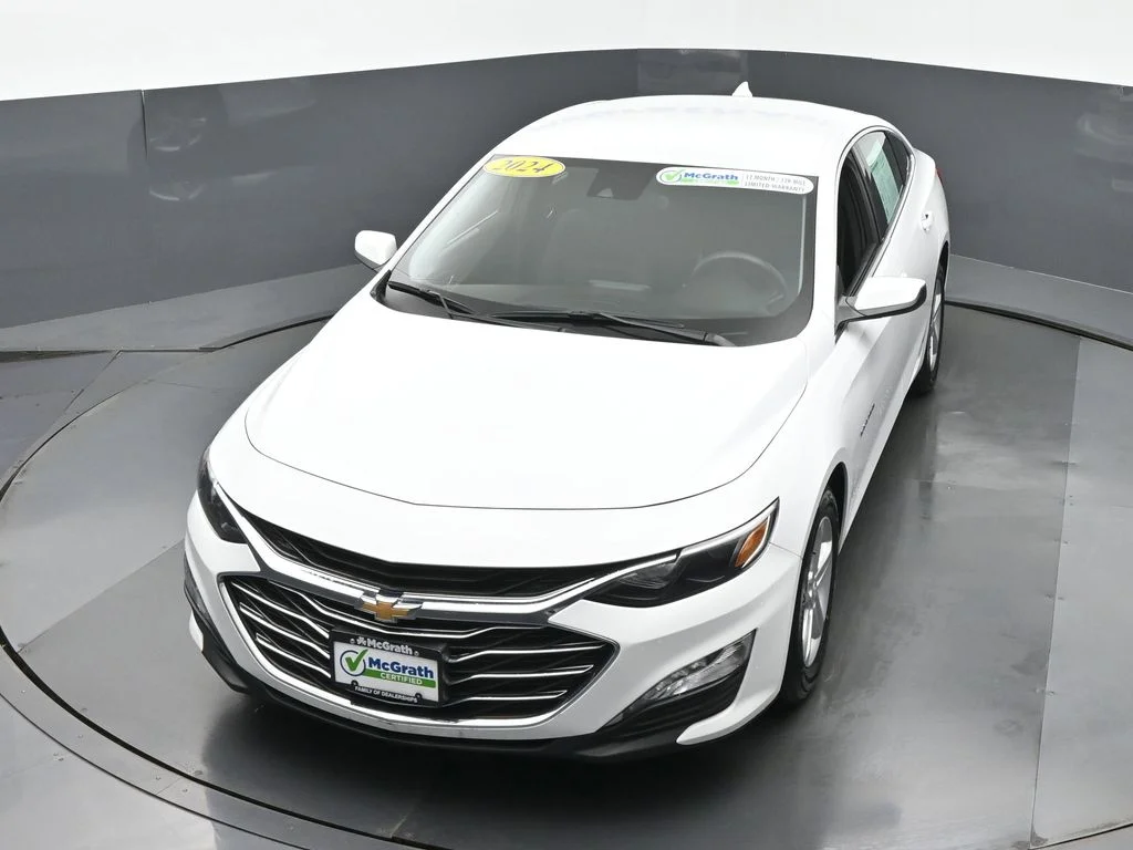 Used 2024 White Chevrolet LT image 26