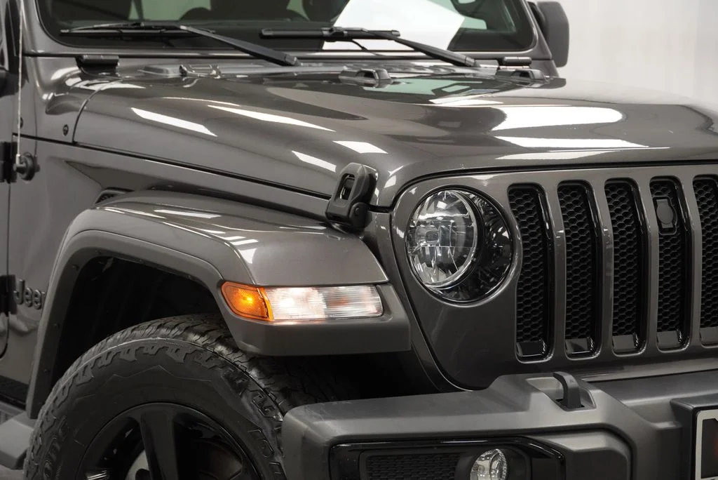 Used 2021 Gray Jeep Unlimited Sahara Altitude image 5