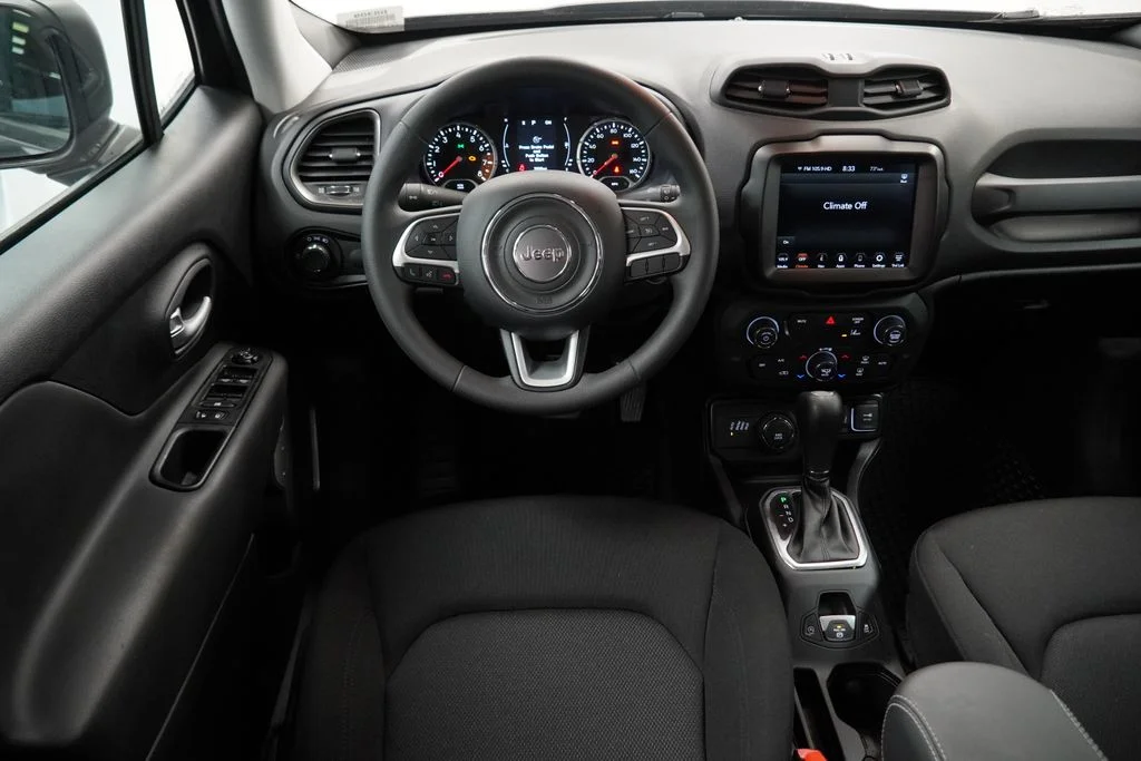 Used 2023 Gray Jeep Latitude image 22