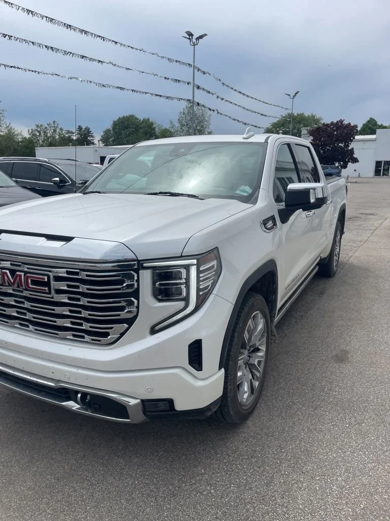 2023 GMC Sierra 4WD Crew Cab Short Box Denali's photo