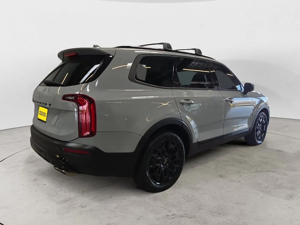 Used 2022 Gray Kia EX image 5