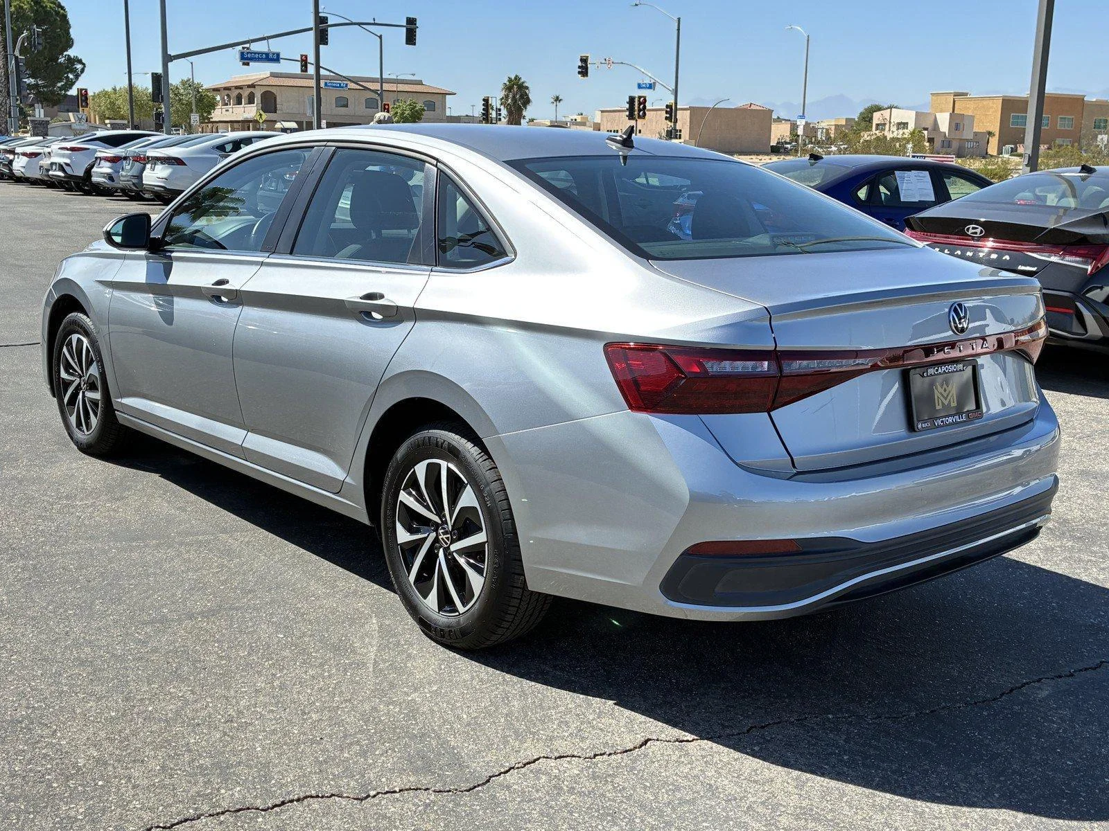 Used 2025  Volkswagen S image 4