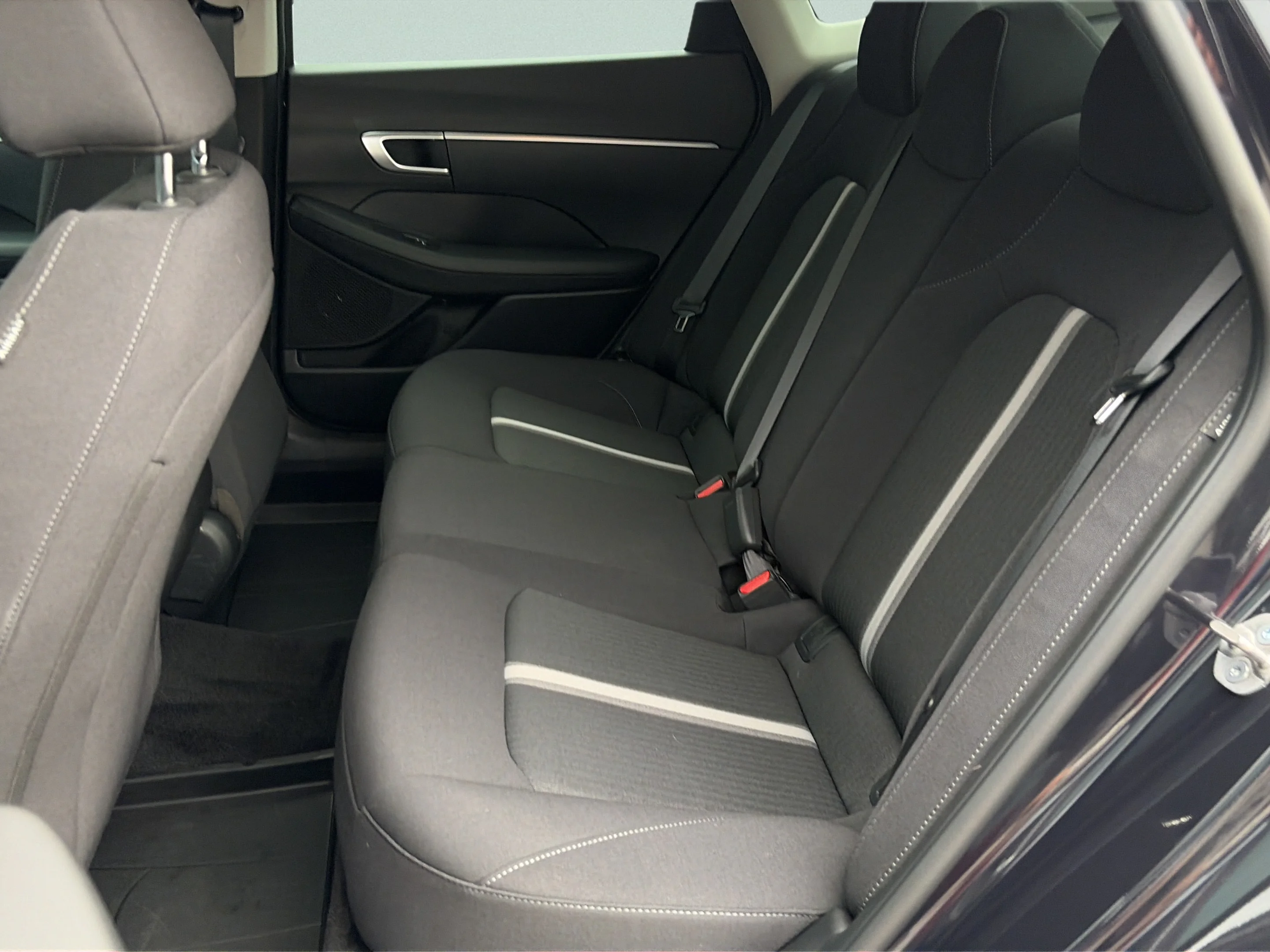 Used 2025 Carbon Blue Hyundai SE image 10