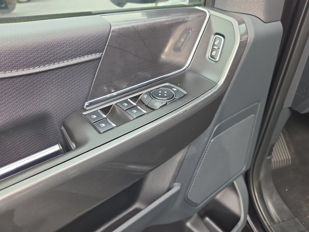 Used 2023  Ford XLT image 11