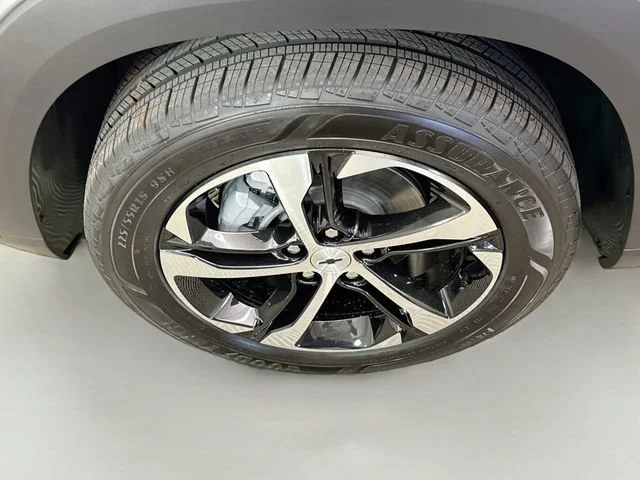 New 2026 Sterling Gray Metallic Chevrolet 1RS image 32